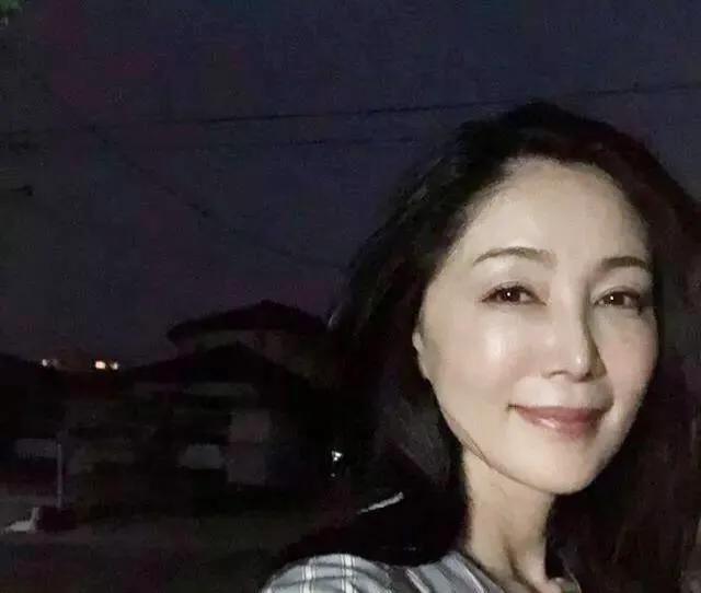 女婿和女儿让我卖掉老家的房子，去*海帮上**她们带孩子，我果断拒绝