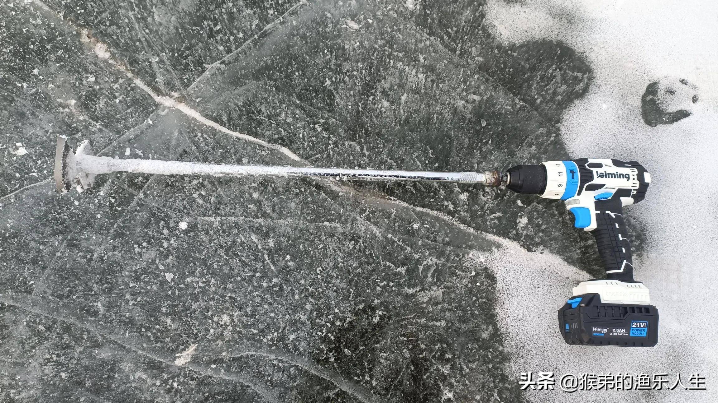 冰钓：小伙80块钱搞定冰钻，挑战全网最低价，爱冰钓的钓友有福了