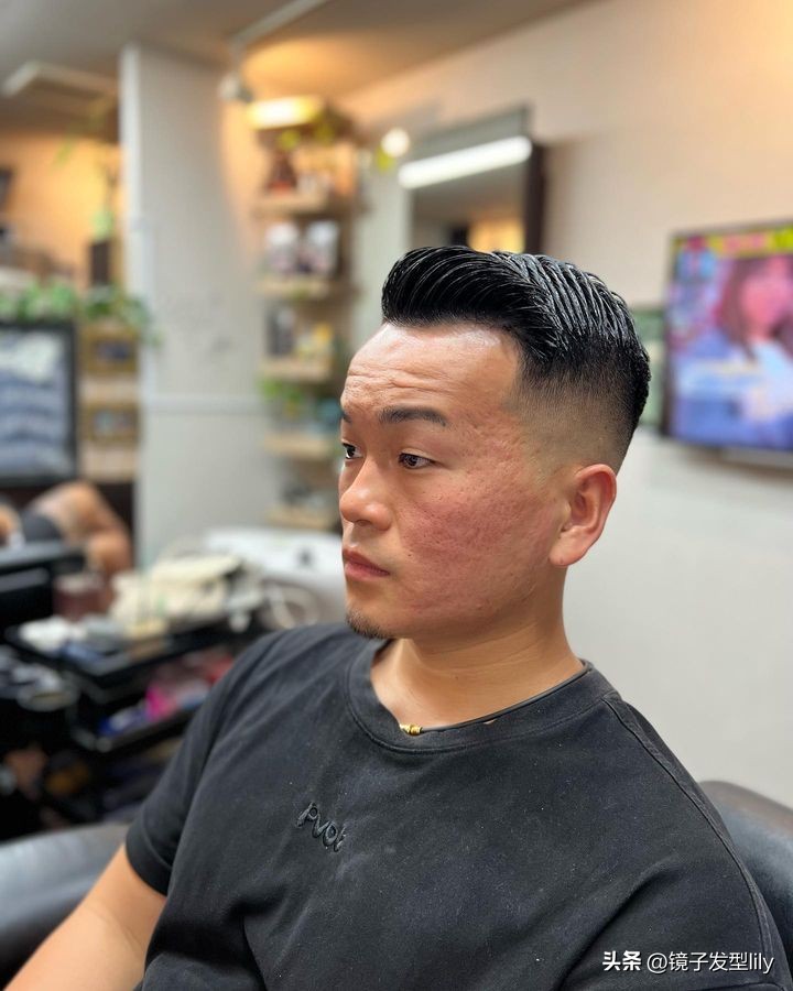 满头白发大叔剪款大背头真帅气,大背头发型推荐中年男