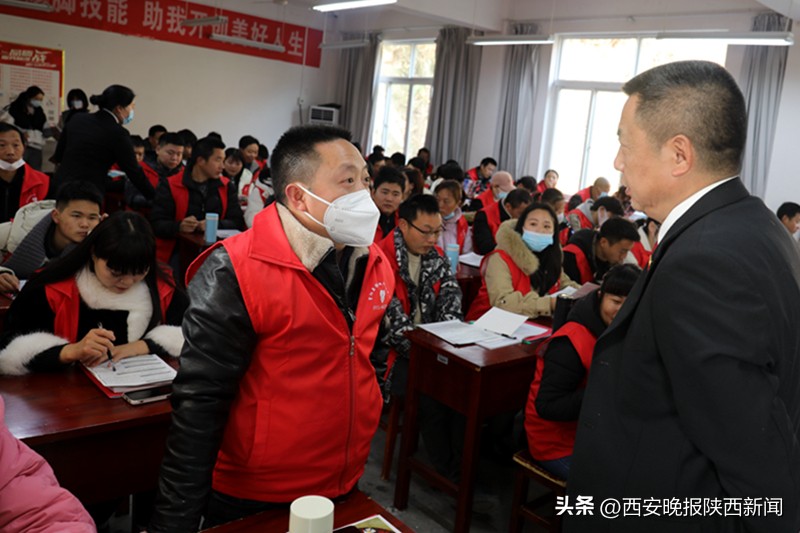 修脚师“点菜谱”专家型法官“配佳肴”一道道“法律自助餐”让紫阳修脚师赞不绝口