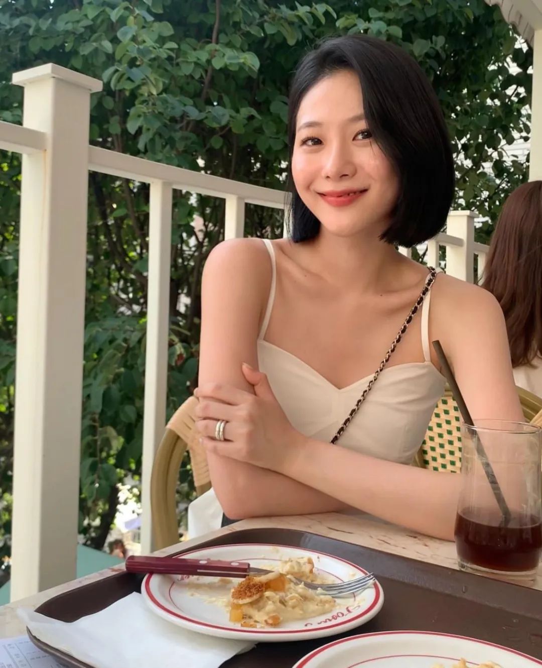 这个夏天一定要穿小吊带,夏天就是要穿上好看的小吊带