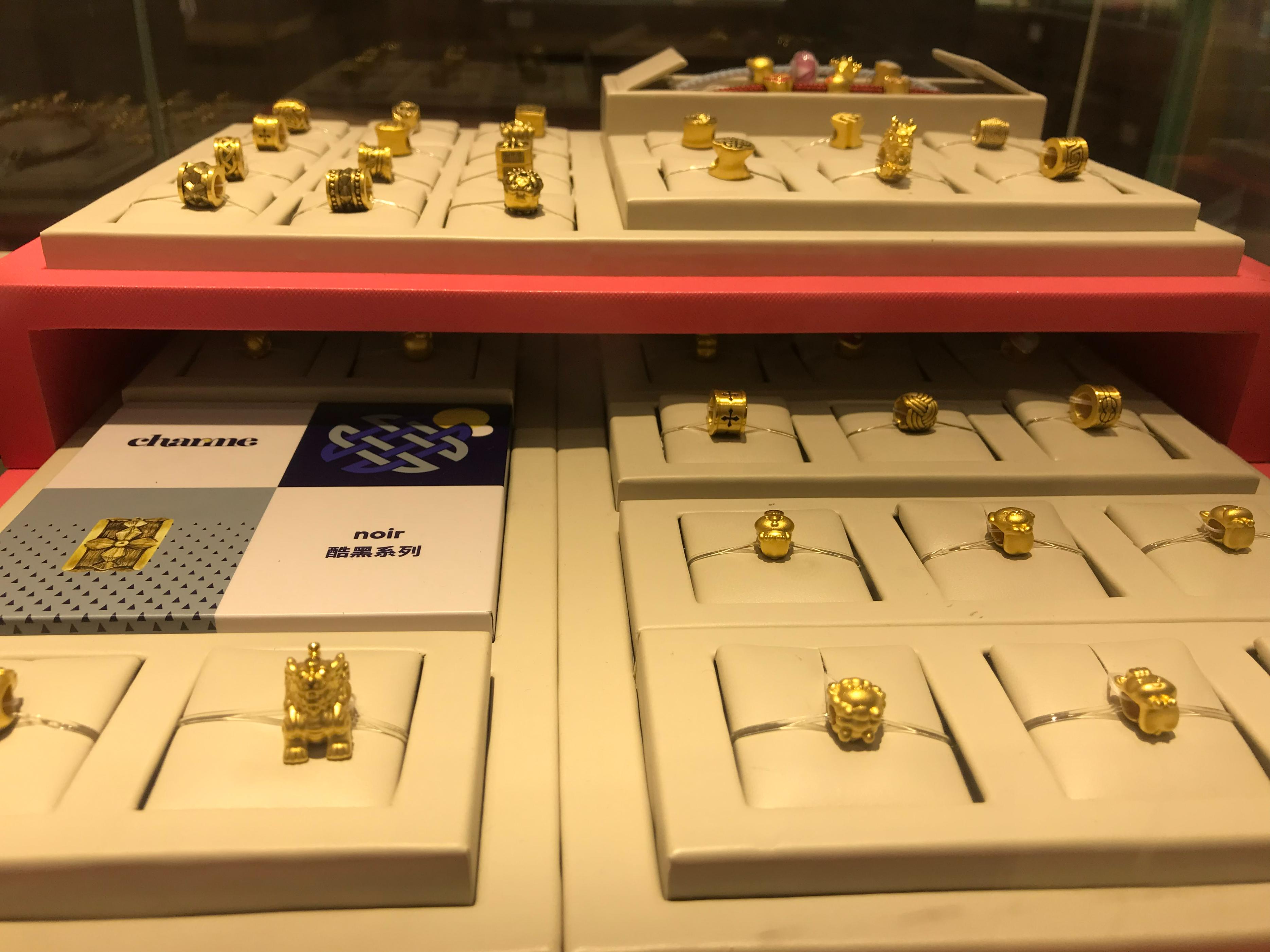 年轻人争相买金现象,年轻人淘金热成春节消费亮点