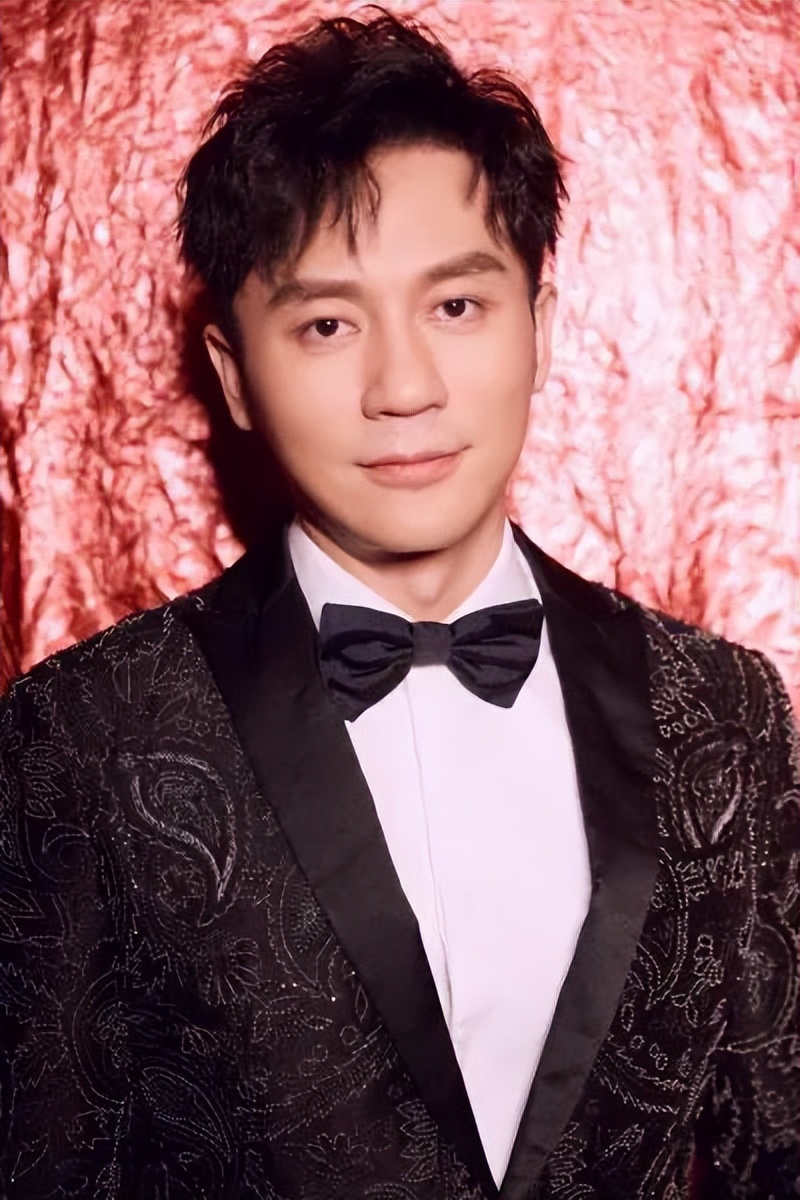 印小天在国外跳舞视频,印小天泰国街头尬舞被嘲