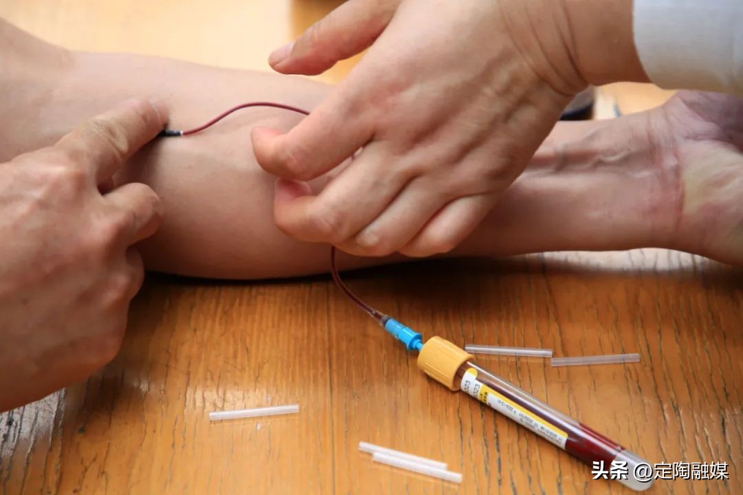 新冠患者有痰能吃消炎药吗,新冠黄痰吃什么药效果快