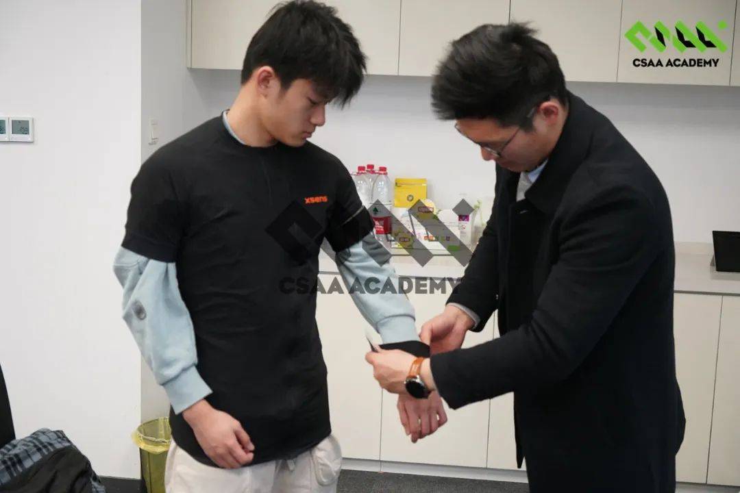 这个16岁的高中生，用6天搭建了一个未来品牌……