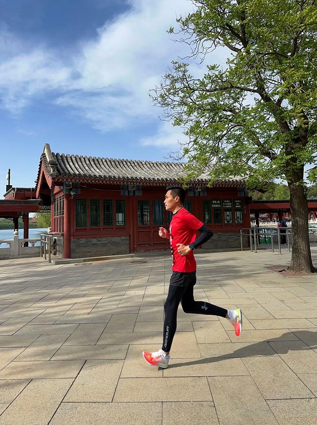 人生中的第一双碳板跑鞋怎么选,普通人也能驾驭的碳板跑鞋