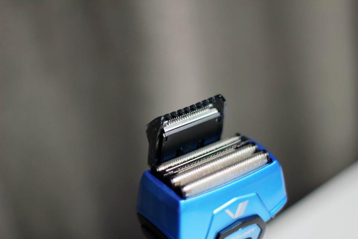 修剃一体、防水耐用的4刀头高性价比之选:IZUMI750剃须刀