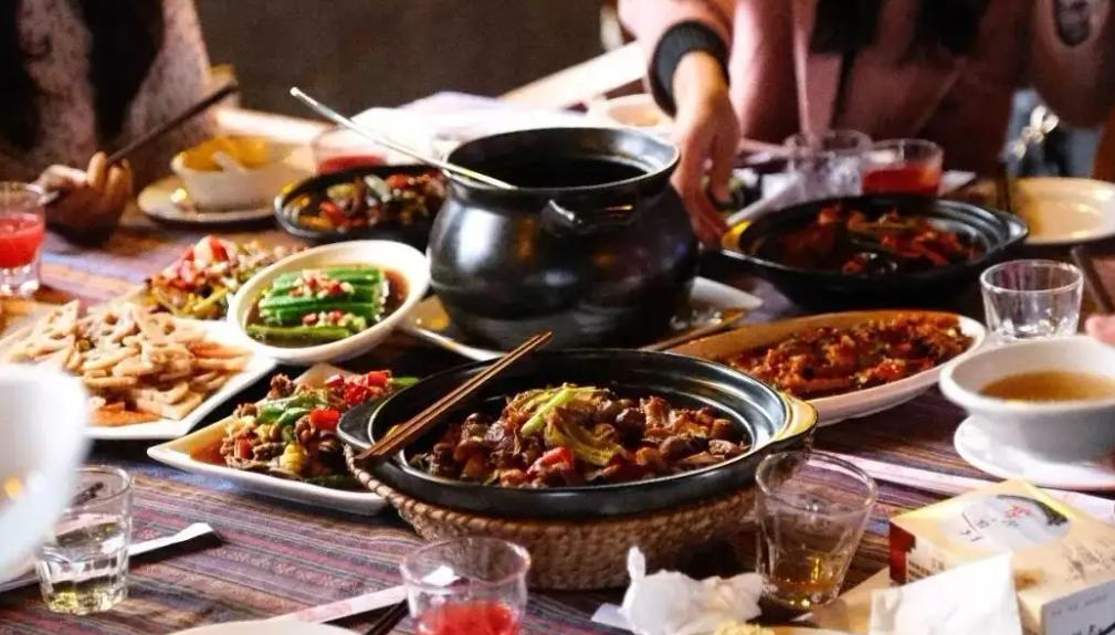 饭局上如何应对讽刺,饭局被人瞧不起