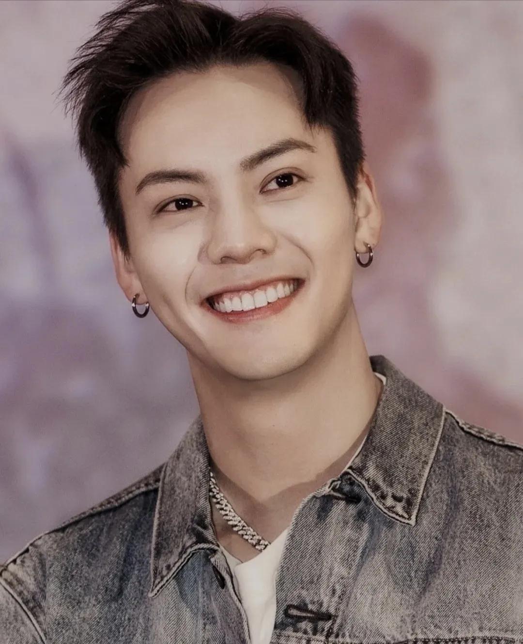 陈伟霆pk陈伟霆,陈伟霆可以叫谢伟霆吗