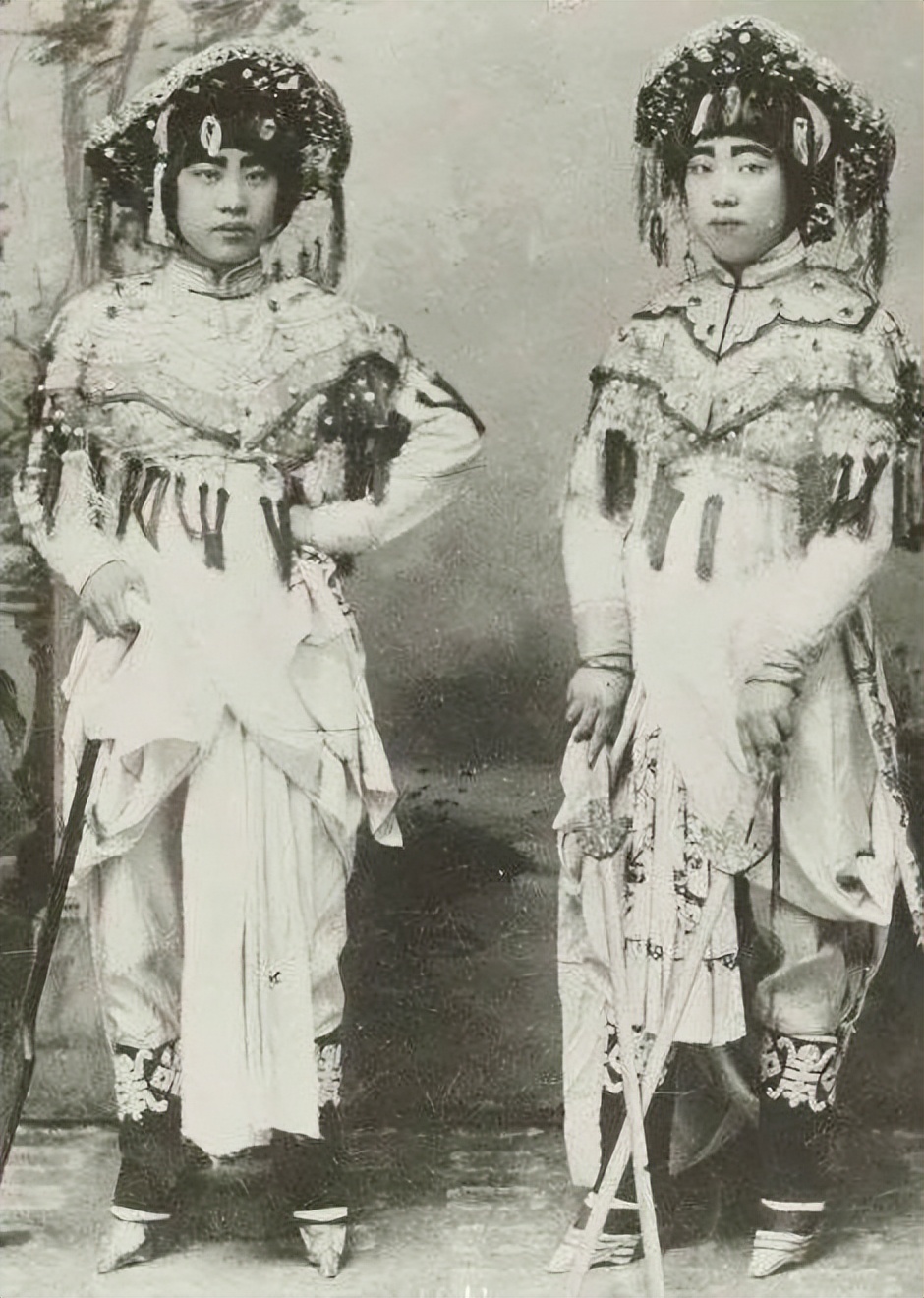 三寸金莲的悲惨生活,三寸金莲事件