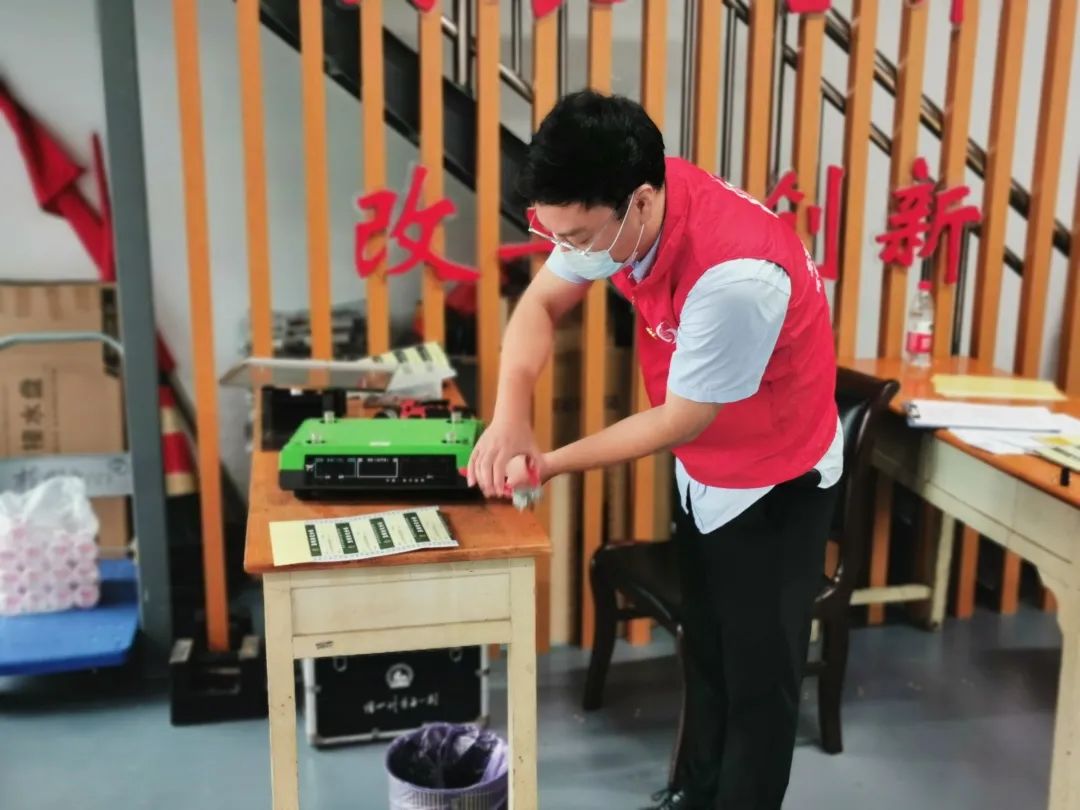 市场买螃蟹缺斤短两,买螃蟹缺斤少两怎么赔偿