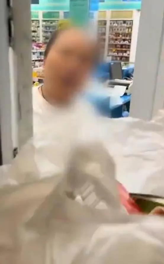 感冒开了800块钱药,药店回应孩子感冒被开800多元药