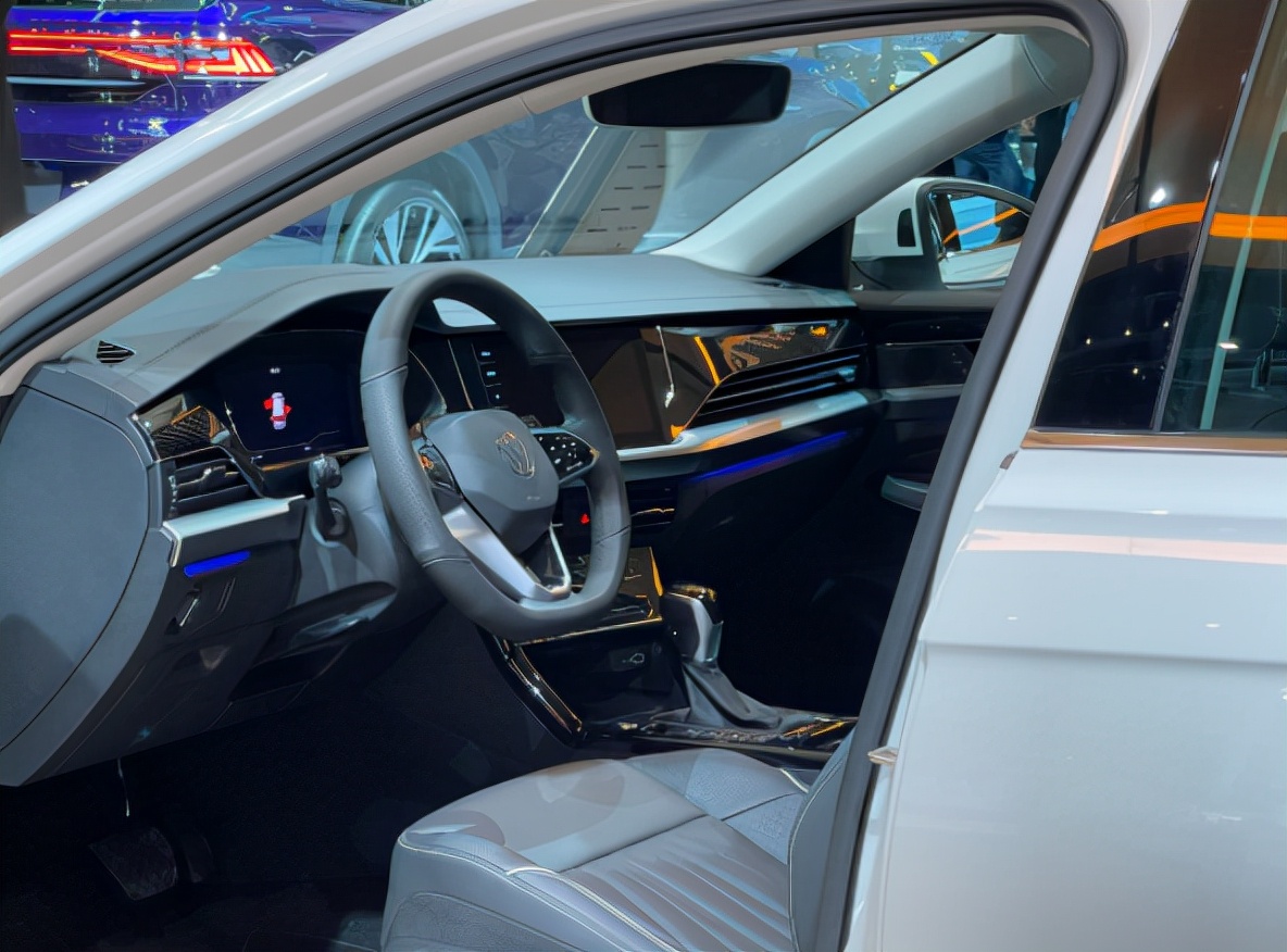 汽车内饰烤漆面板划痕修复,汽车内饰板上有划痕可以怎样修复