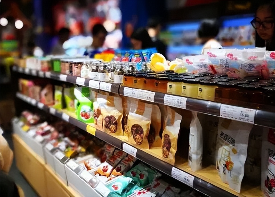 目前比较火爆的零食加盟品牌,进口小零食加盟店最火爆的项目