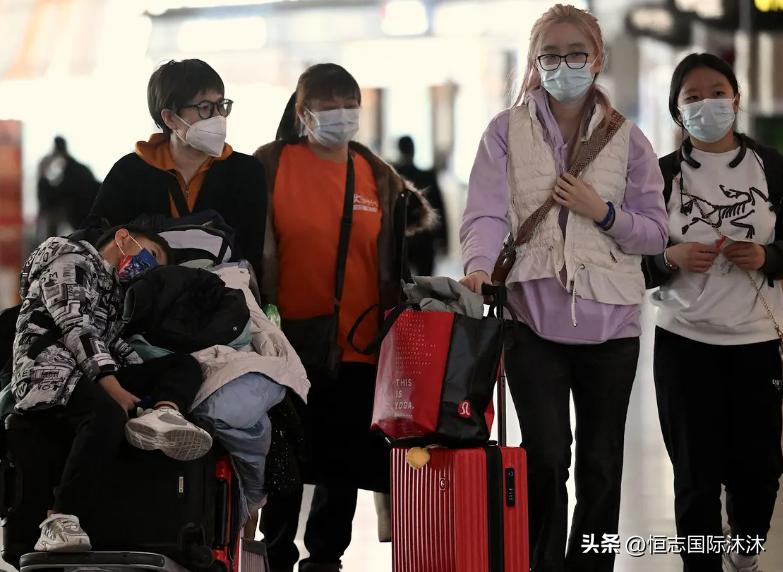 大批美籍华人包机回国遭拒,美籍华人登机回国被拒视频