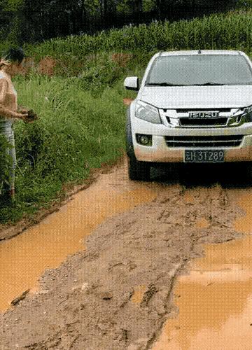 高难度秀恩爱姿势花式虐狗,情侣高难度拍照姿势大全