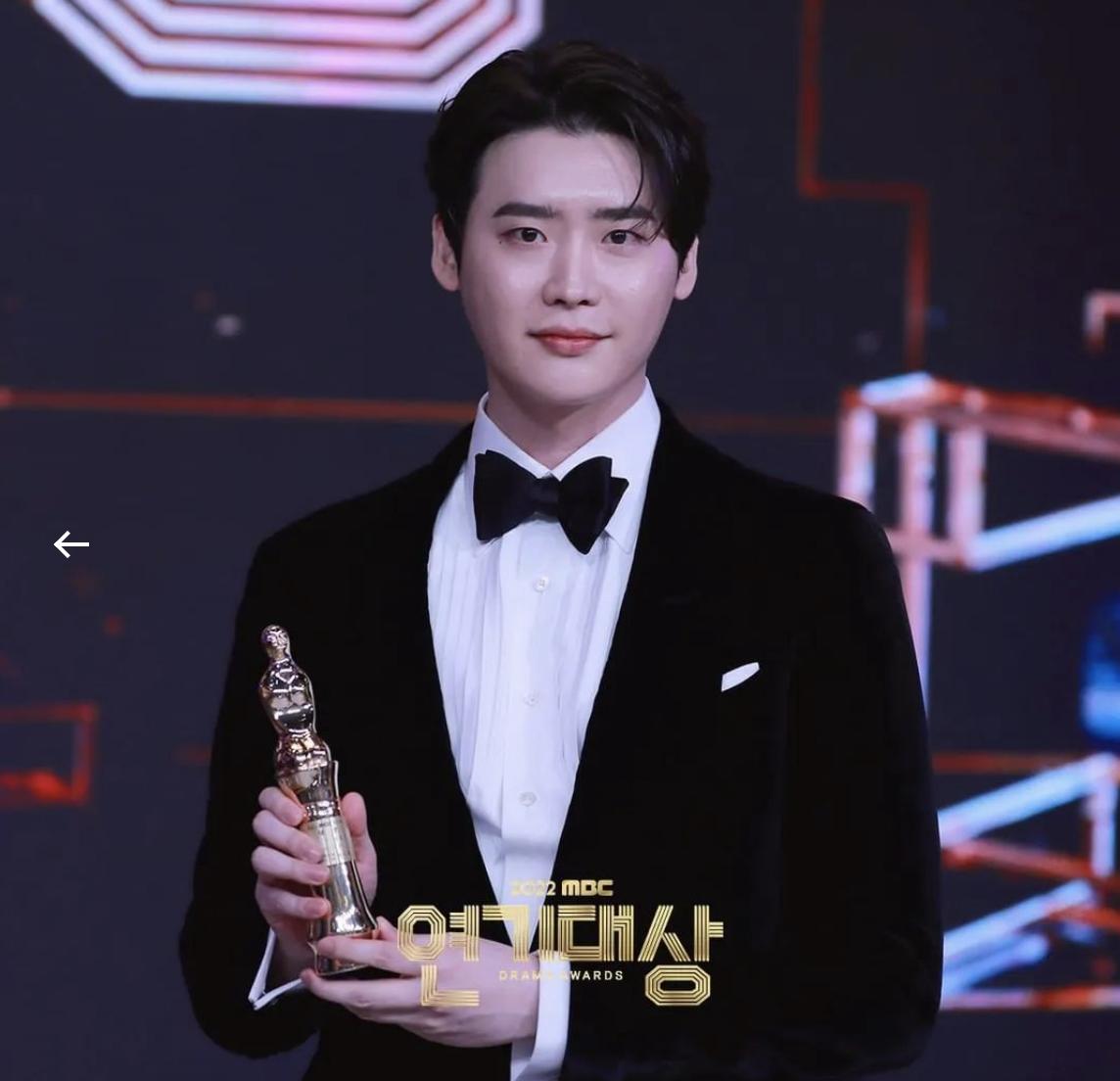 2022最后一个恋情瓜：29岁IU大方认爱，李钟硕“馒化”原是幸福肥