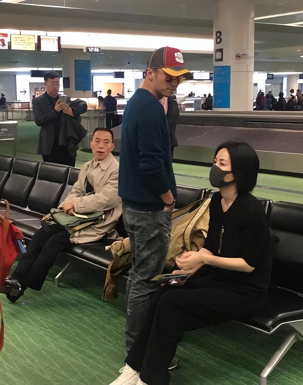 尴尬！著名作家痛批王菲谢霆锋：你俩未婚同居，容易误导青少年