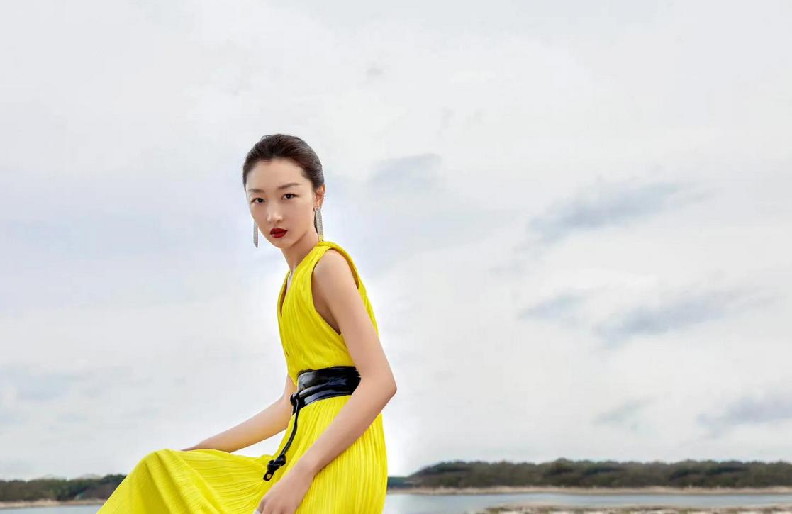 赵丽颖喝水事件恰似管中窥豹，映射多少女性“难以启齿”的秘密