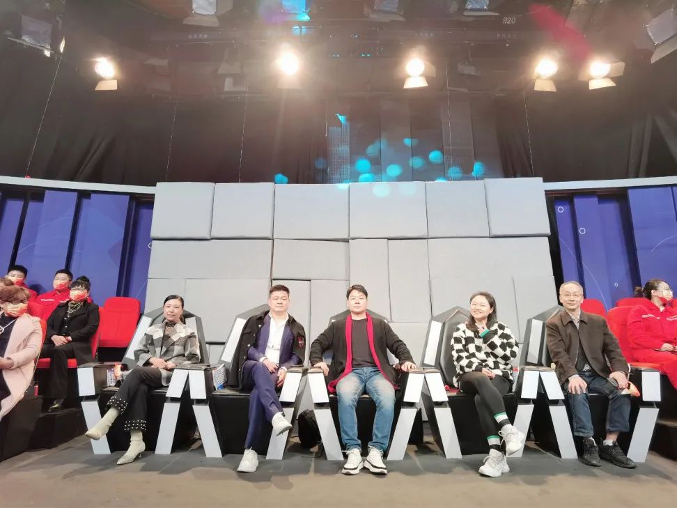 中泽公司受邀参加四川卫视《非常话题》栏目现场录制活动