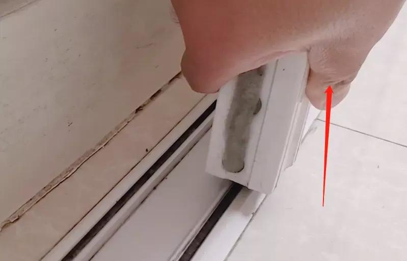 推拉门吱吱响推不动怎么修,移门拉动有响声怎么办