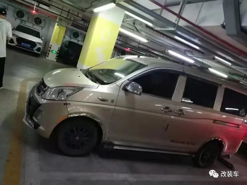 五菱荣光v七座变四座,五菱荣光v新款五座