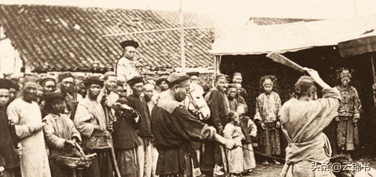 侵华日军残酷*行暴**，女子为活命脱下衣服让日本人拍摄，*辱侮**至死3