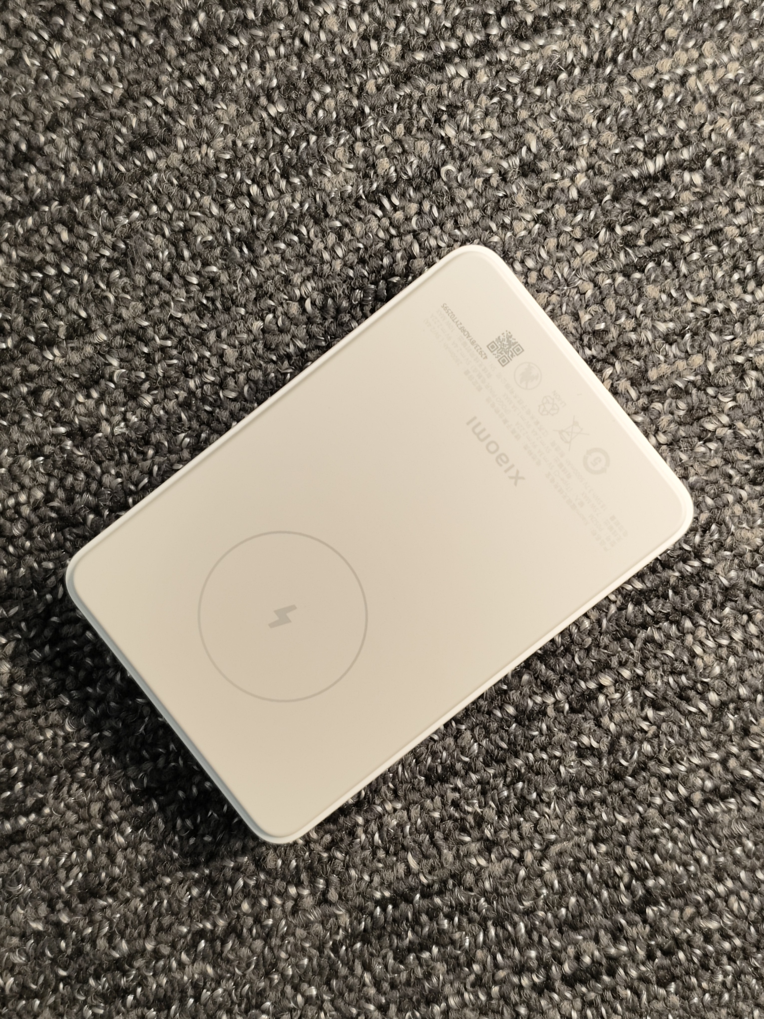 充电宝选10.5的还是18w,能充满20多部手机的充电宝该咋选