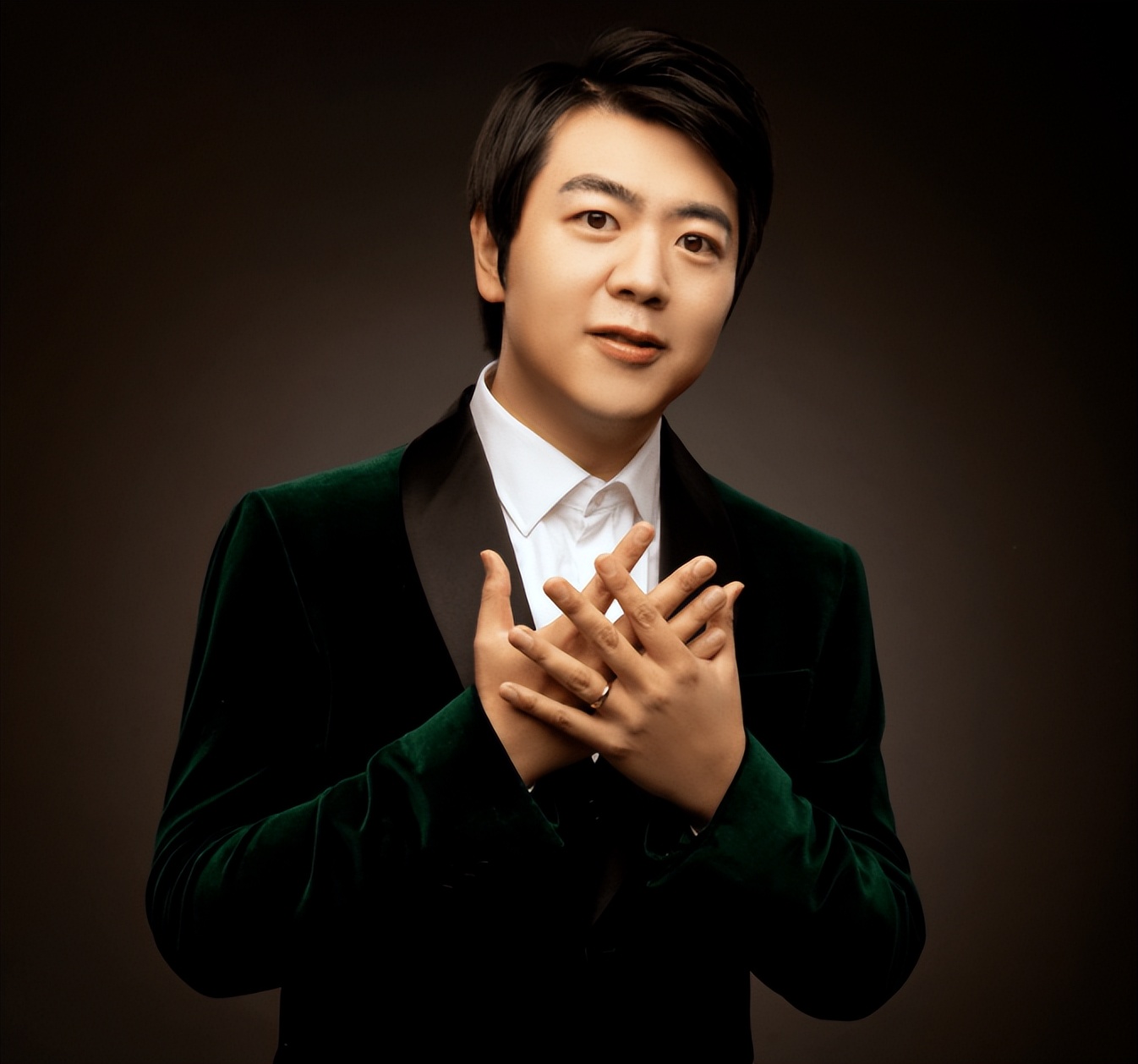 郎朗：钢琴为他带来了名与利，但同时也险些“毁”了他