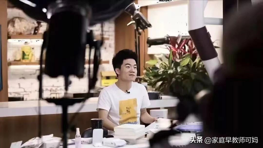 东方甄选低估董宇辉的市场影响力,东方甄选董宇辉带来的市值变化