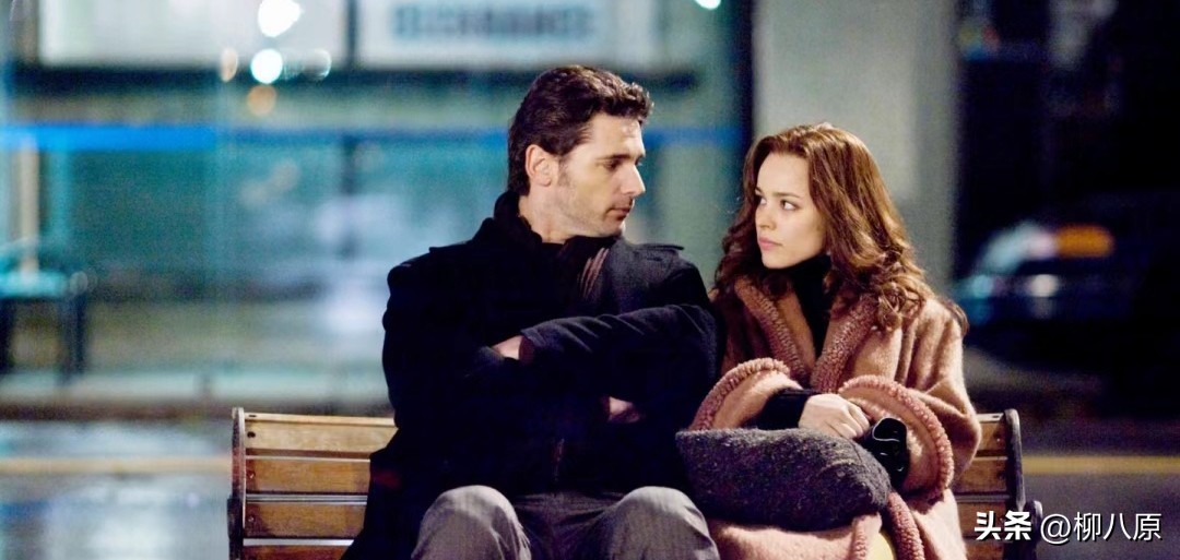 独特的空间连接方式,加上非线性时间线,创造出真实的角色情感