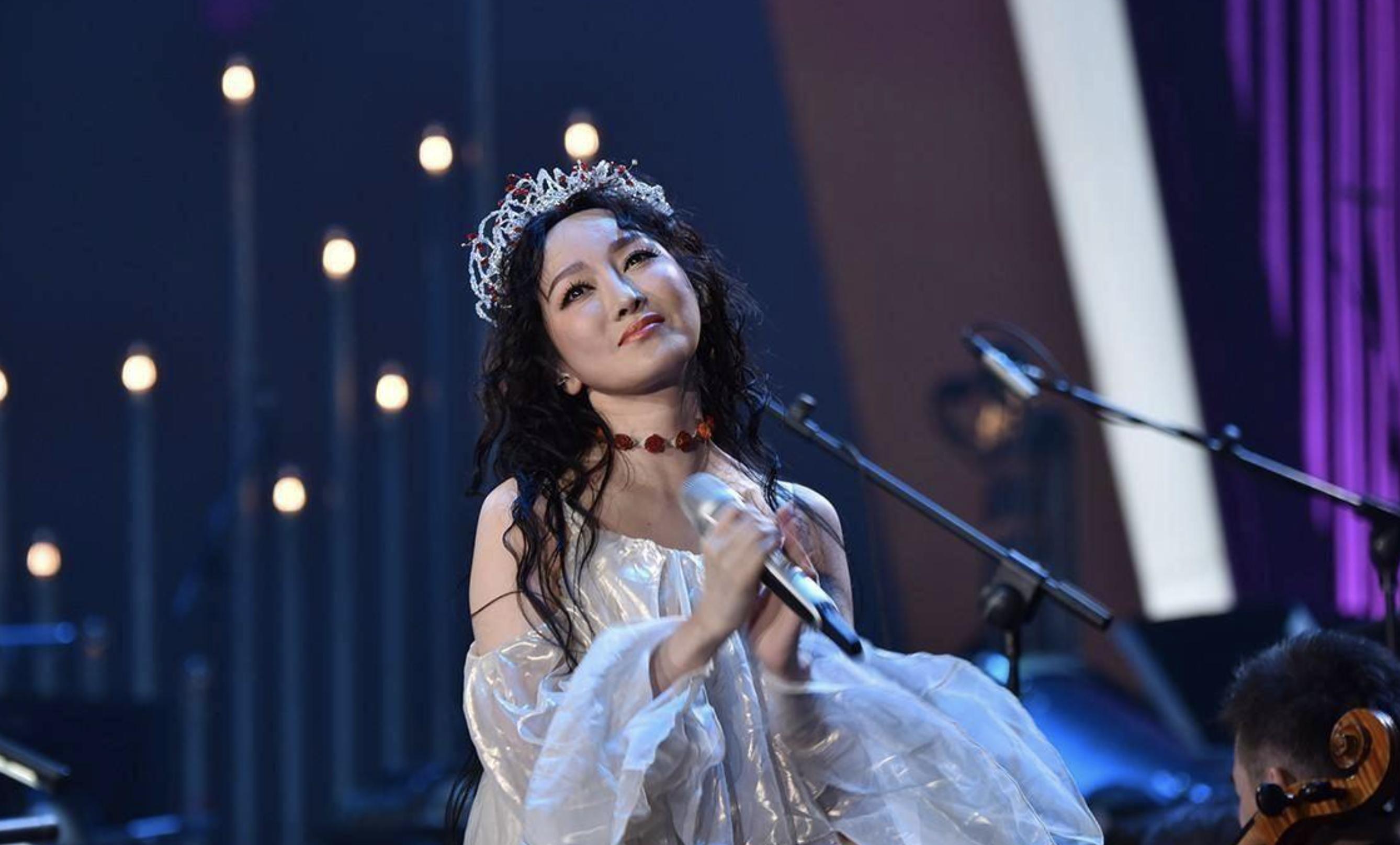 走出国门萨顶顶完整版,萨顶顶爆红后走出国门