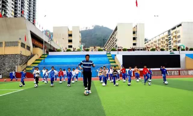 桂林中国青少年足球特色学校,喜报教育部特色足球示范校