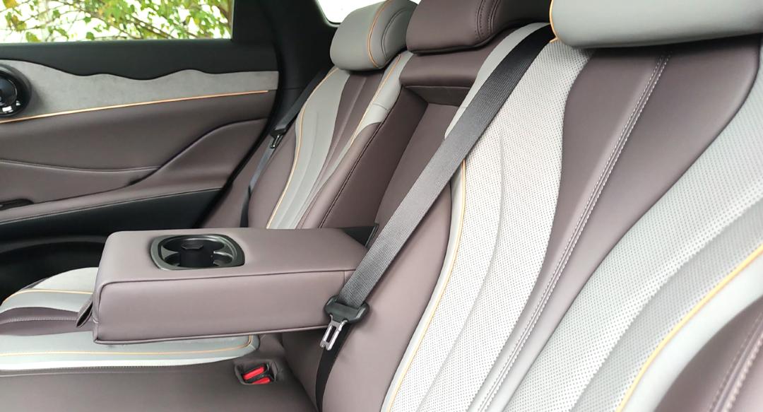 现在的4s店都是一条龙服务吗,梧州竹湾比亚迪4s店