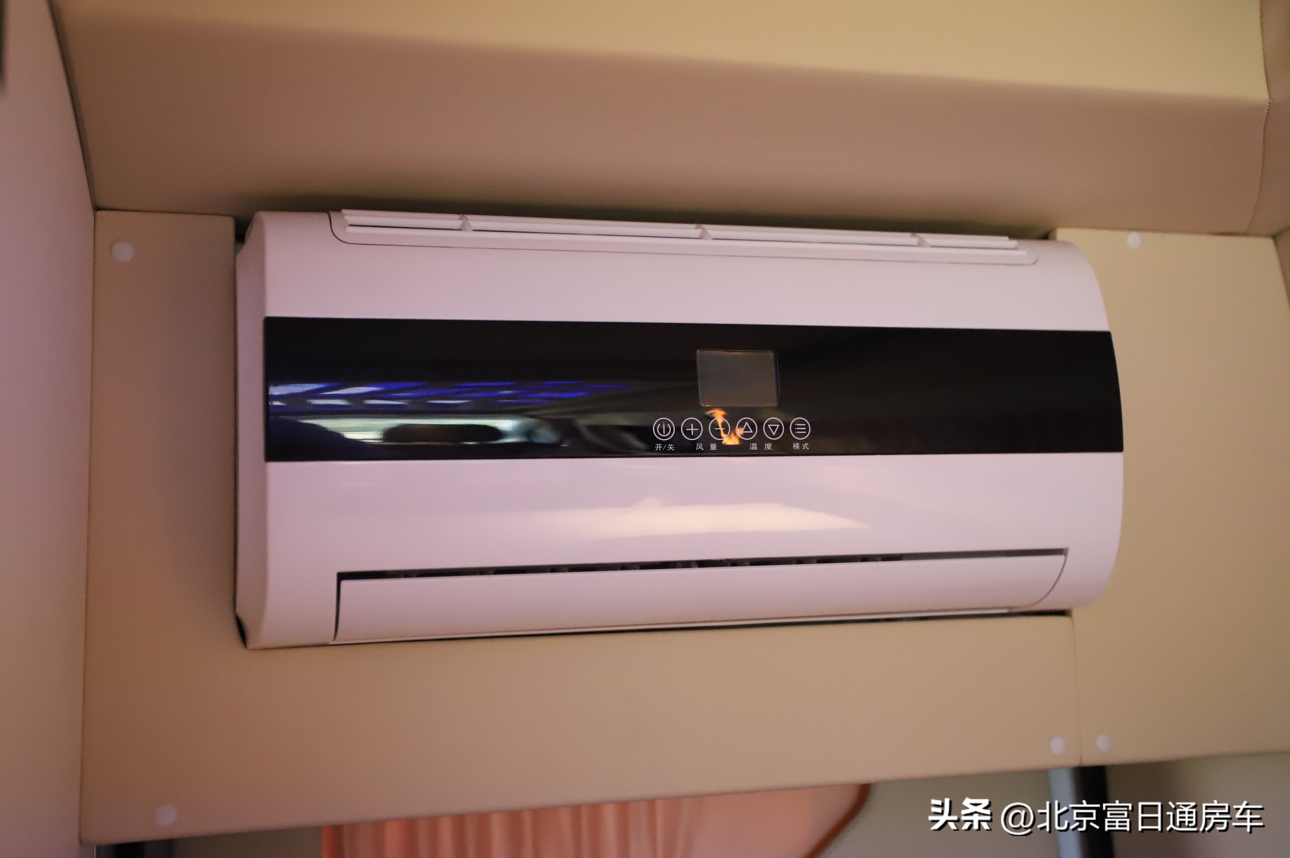 自带全封闭帐篷越野房车,模块化露营房车车长4米重500