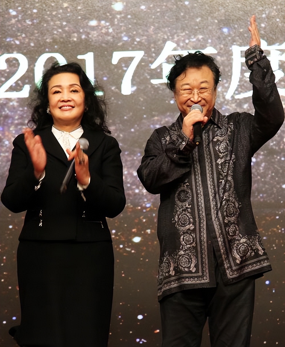 张兰上台演讲说一无所有,张兰经历过失败以后现在的身价