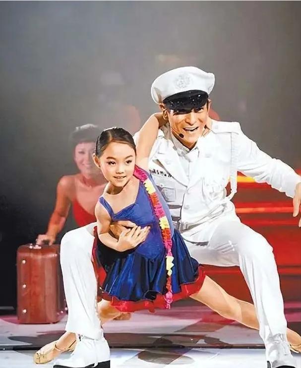 李连杰黄秋燕女儿李思,李思爸爸