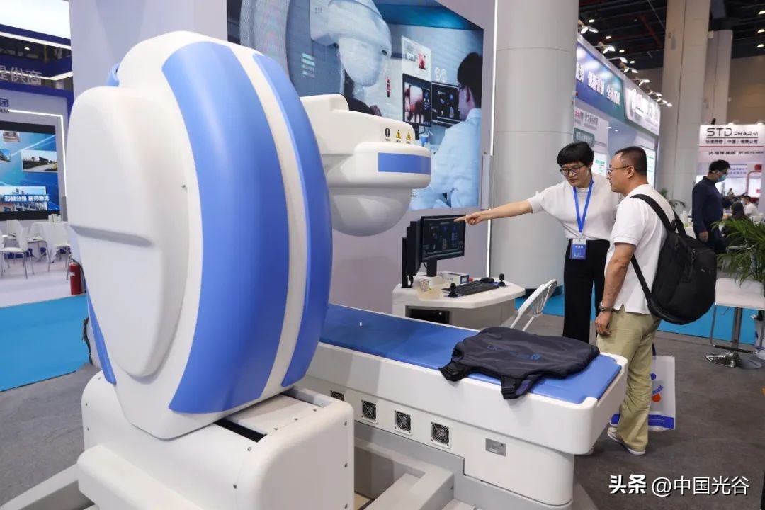 第十五届中国生物产业大会在汉举行，何维视频致辞，陈竺致贺信，王忠林致辞