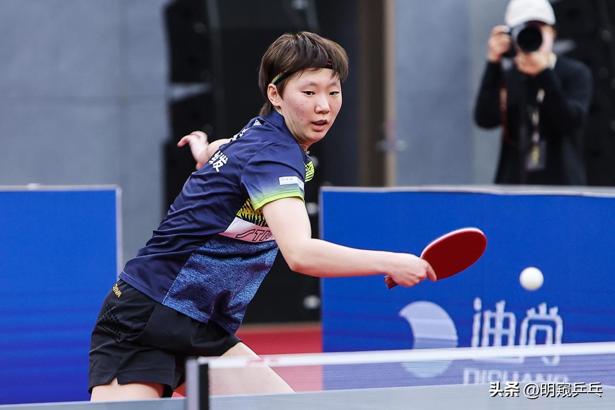 孙颖莎、王曼昱最新照片曝光！外套品牌是李宁，才800元一件！