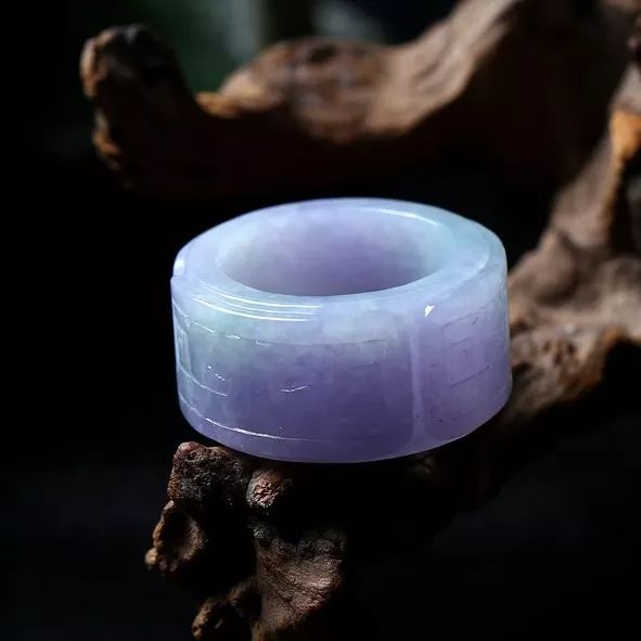 男人戴翡翠有什么讲究吗,男人戴翡翠观音好还是山水牌好