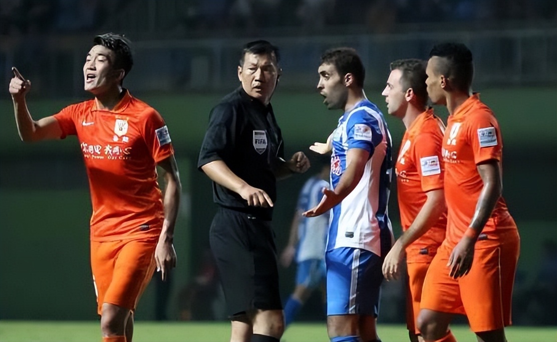 郝伟首发六个边后卫,郝伟最新足协消息