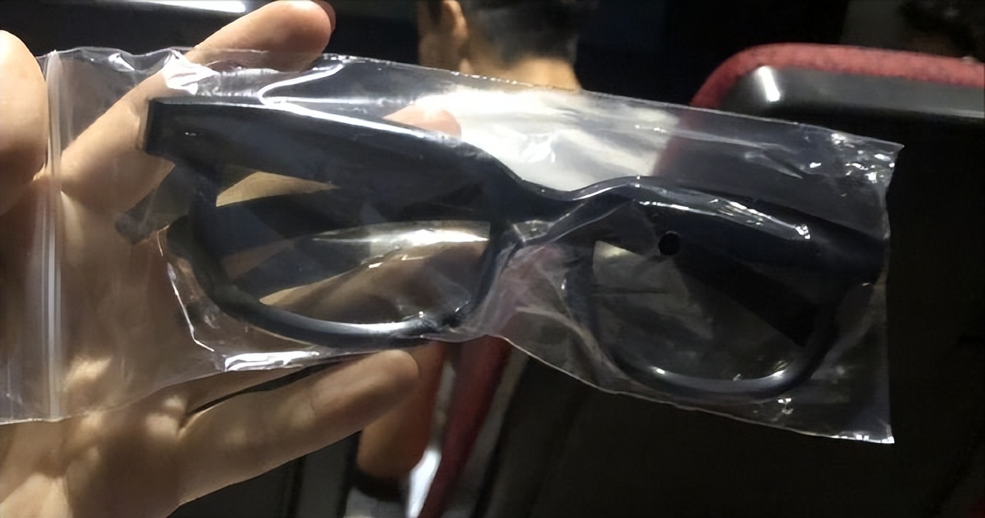 看3D电影要额外买3D眼镜？律师：影院转嫁自身义务，不合法