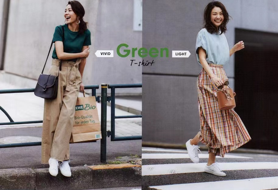 女生穿运动鞋最时尚的穿搭,白体恤怎么搭配裙子运动鞋