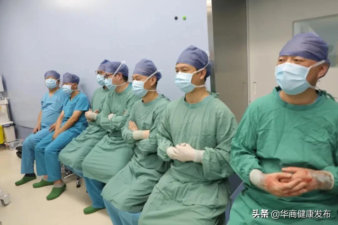 三尺钢筋贯穿胸腹,1米长的钢筋穿过脑袋