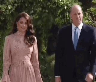 凯特王妃高级造型,凯特王妃穿蓝色格子英伦风