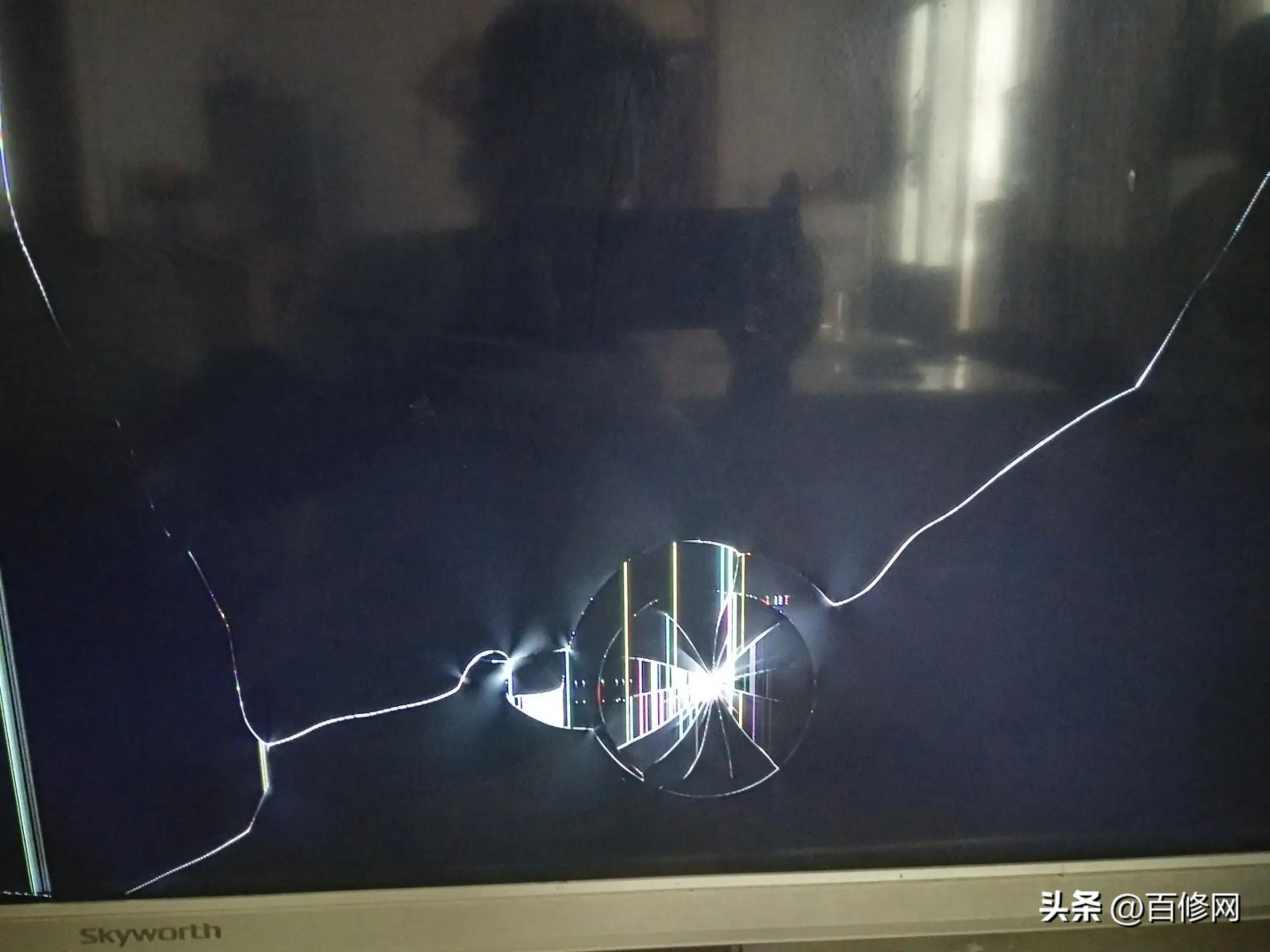 55寸液晶电视屏幕碎了补救办法,电视屏幕碎了可以外接显示器用吗