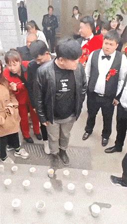 女生在公共场合故意让你难堪,现在的女生一点自知之明都没有