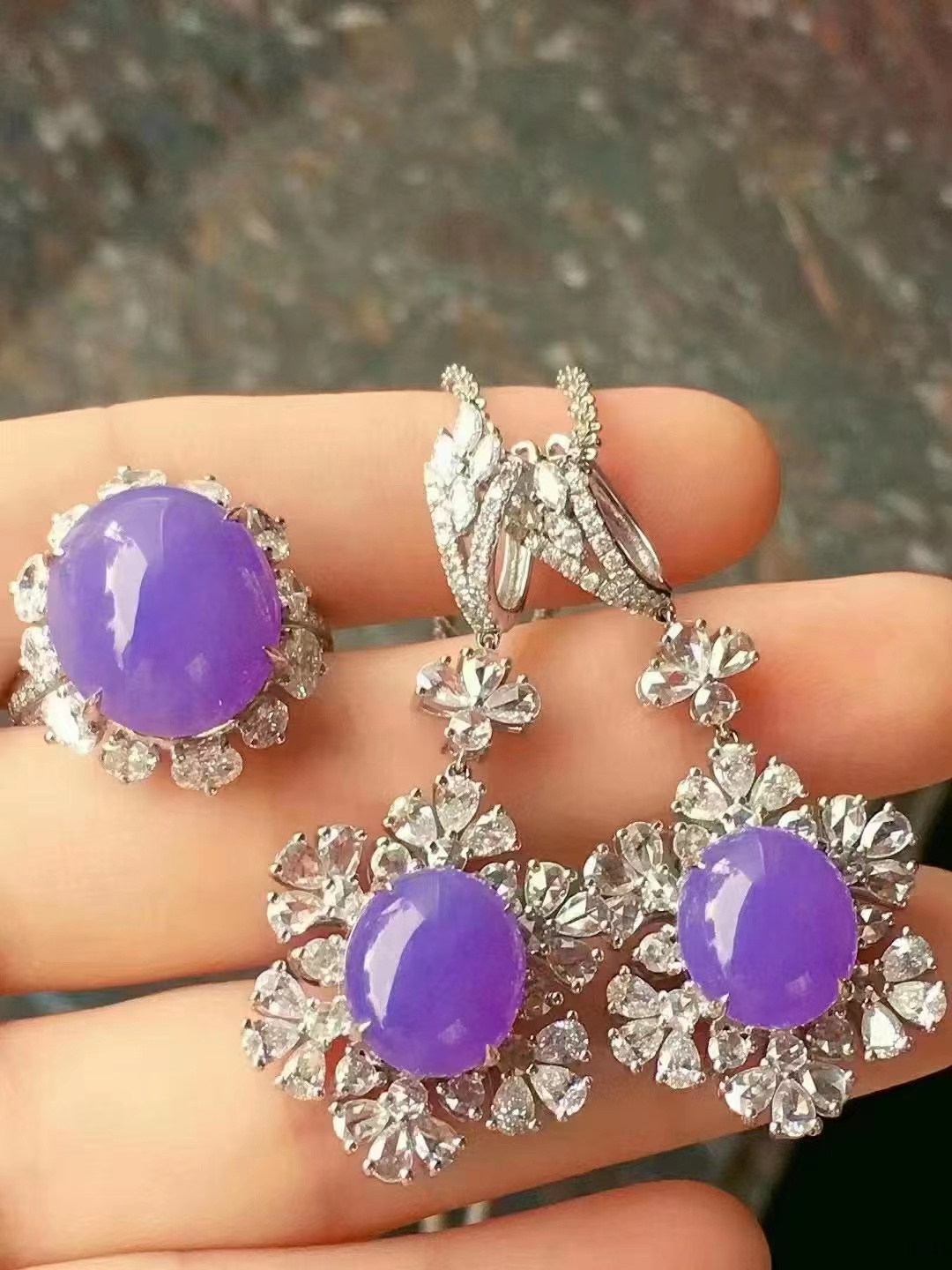 疼也要打耳洞，美丽也要看得