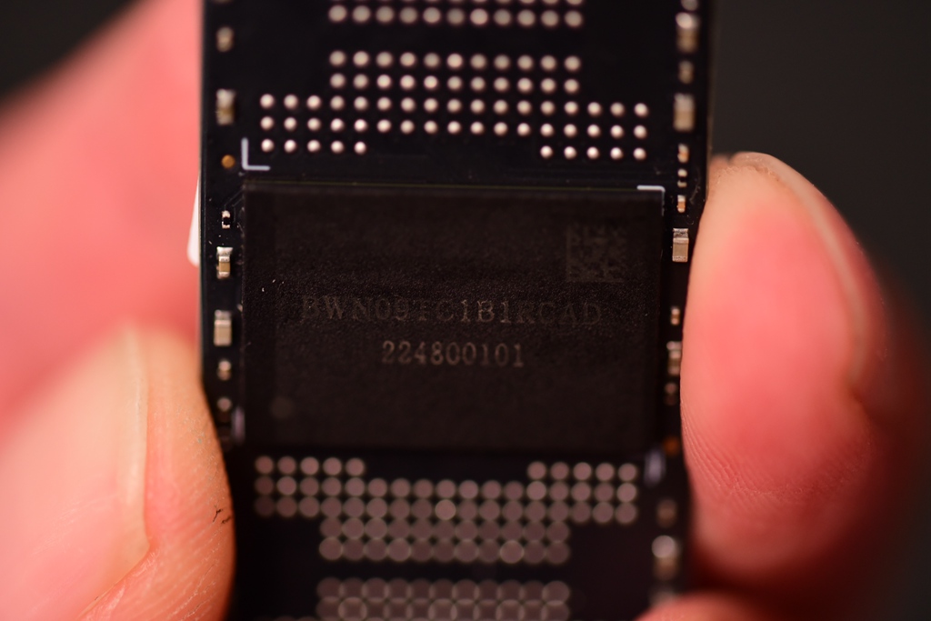 宏碁掠夺者gm7000对比致钛7100,宏碁掠夺者gm7需要什么插口