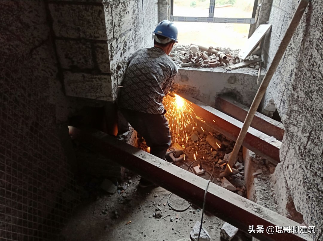 新型悬挑架全套图纸大全集,新型悬挑架半预埋和穿墙哪个安全